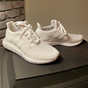 Adidas originals womens swift run shoes white sneakers